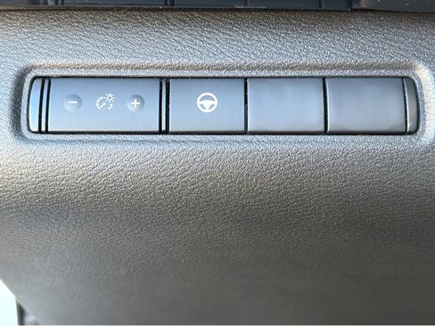 Certified 2024 Nissan Pathfinder SV image 12