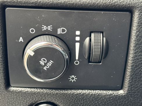 Used 2022 Jeep Grand Cherokee Limited image 17