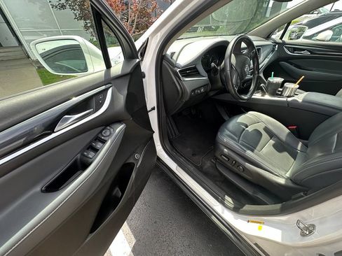 Used 2019 Buick Enclave Essence FWD image 12
