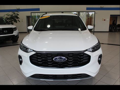 Used 2023 Ford Escape ST-Line Select w/ Tech Pack #2 AWD/4WD image 2
