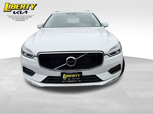 Used 2018 Volvo XC60 T6 Momentum image 2