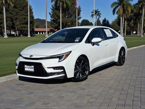 Used 2024 Toyota Corolla SE image 2