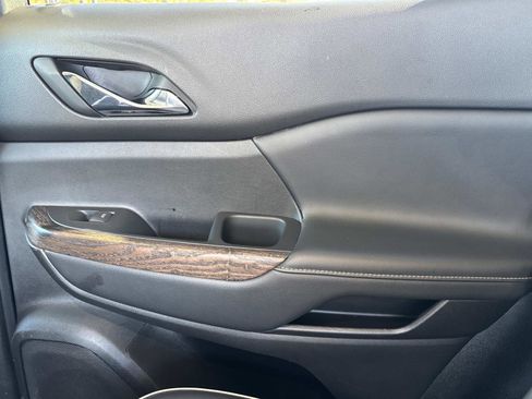Used 2023 GMC Acadia Denali w/ Denali Technology Package FWD image 14