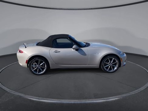 Used 2023 MAZDA MX-5 Miata Grand Touring RWD image 9