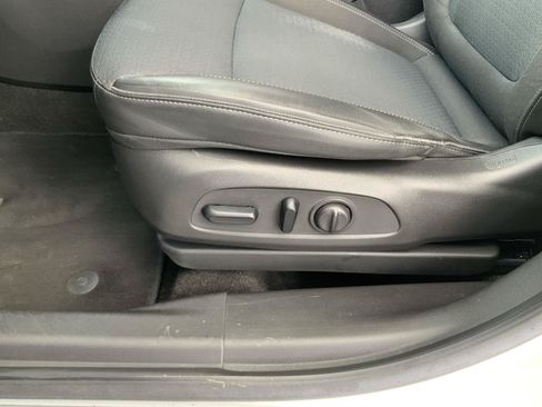 Used 2022 Buick Encore GX Select w/ Sport Touring Package FWD image 25