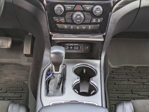 Used 2020 Jeep Grand Cherokee Laredo w/ Quick Order Package 2BN North AWD/4WD image 19