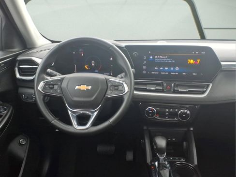 Used 2024 Chevrolet TrailBlazer LT w/ Convenience Package FWD image 10