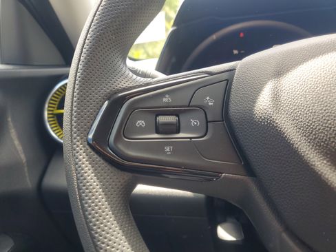 Used 2025 Chevrolet Trax LT FWD image 20