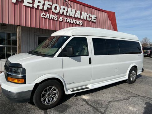 Used 2019 Chevrolet Express 2500 Extended w/ Enhanced Convenience Package image 22