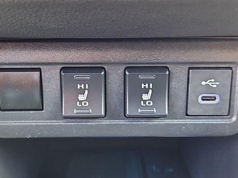 Used 2023 Toyota Corolla Cross XLE image 11