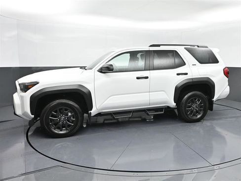 Used 2025 Toyota 4Runner SR5 AWD/4WD image 28