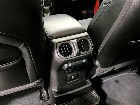 Used 2020 Jeep Wrangler Unlimited Sahara w/ Uconnect 4C Nav & Sound Group AWD/4WD image 30