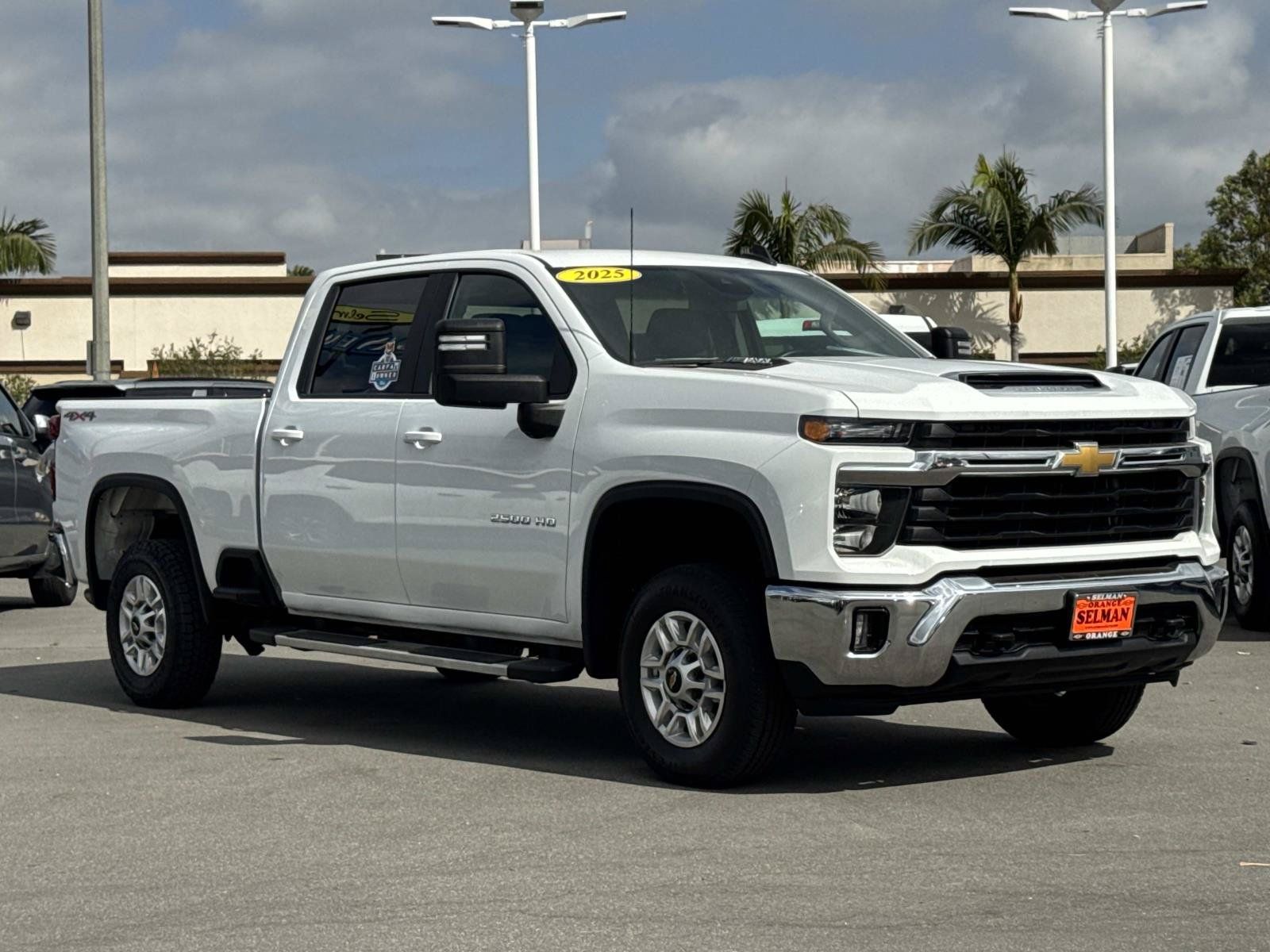 Used 2025 Chevrolet Silverado 2500 LT w/ Convenience Package AWD/4WD image 3