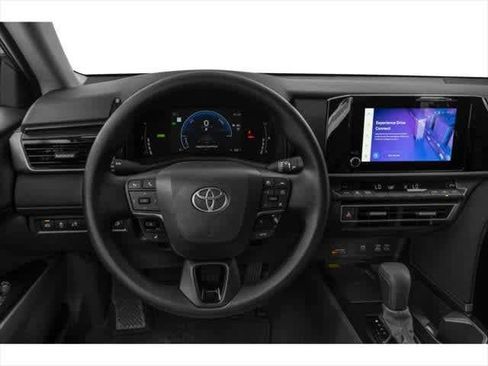 Used 2025 Toyota Camry LE w/ Convenience Package FWD image 4