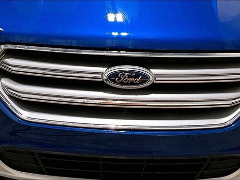 Used 2017 Ford Escape SE image 32