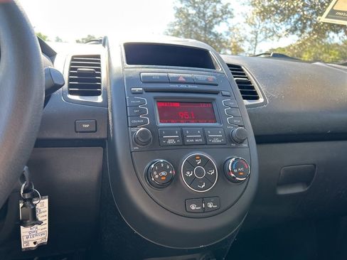 Used 2013 Kia Soul image 29