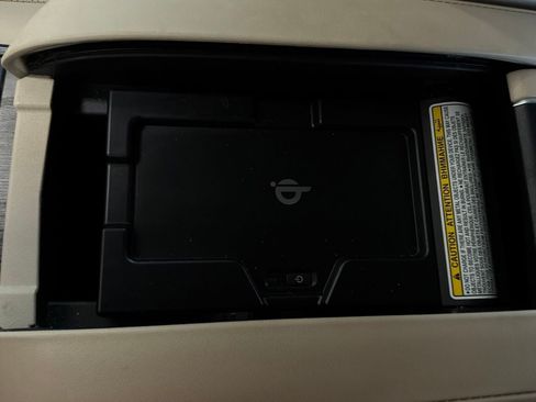 Used 2020 Toyota Highlander Limited FWD image 30