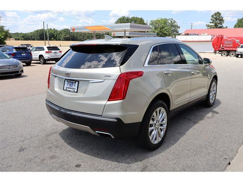 Used 2017 Cadillac XT5 Platinum AWD/4WD image 9