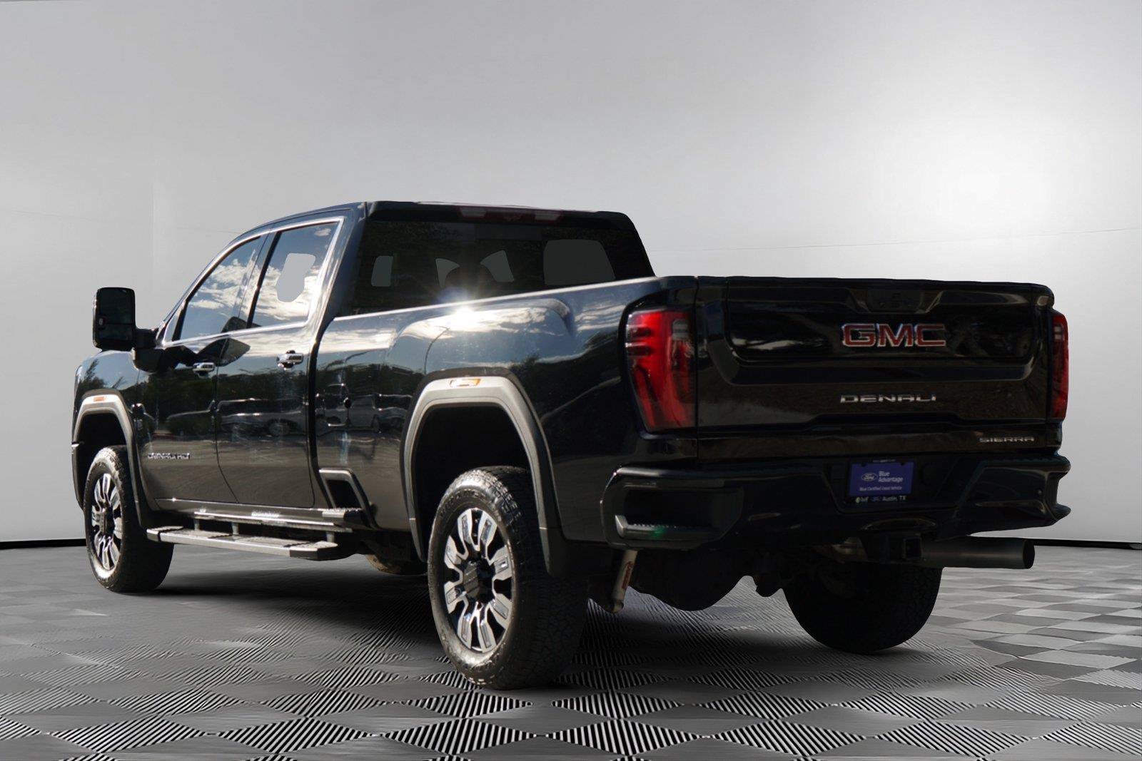 Used 2024 GMC Sierra 3500 Denali w/ Technology Package AWD/4WD image 6