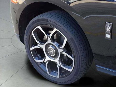 Used 2023 Rolls-Royce Cullinan Black Badge image 26