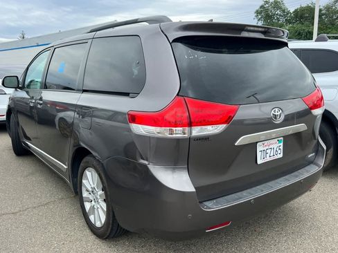 Used 2013 Toyota Sienna Limited w/ Premium Pkg image 6