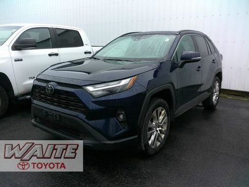 Used 2023 Toyota RAV4 XLE Premium image 5