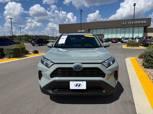 Used 2022 Toyota RAV4 XLE w/ Convenience Package AWD/4WD image 7