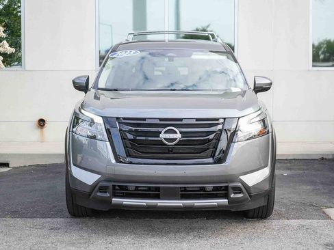 Used 2025 Nissan Pathfinder SL w/ Black Appearance Package FWD image 2