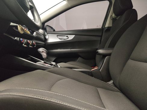 Used 2023 Kia Forte LXS FWD image 17