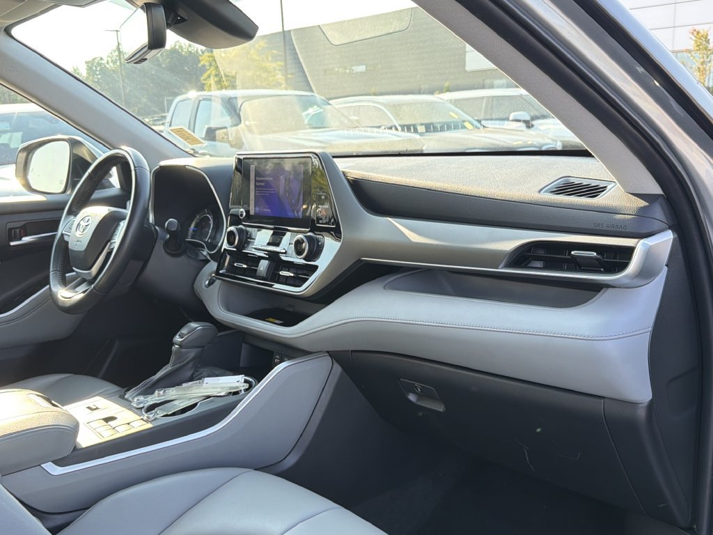Used 2023 Toyota Highlander XLE AWD/4WD image 21
