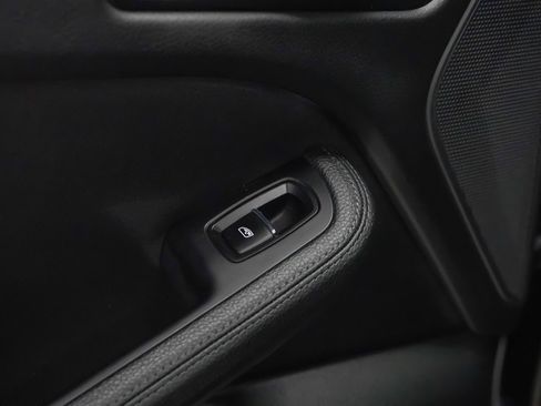 Certified 2021 Porsche Macan image 16