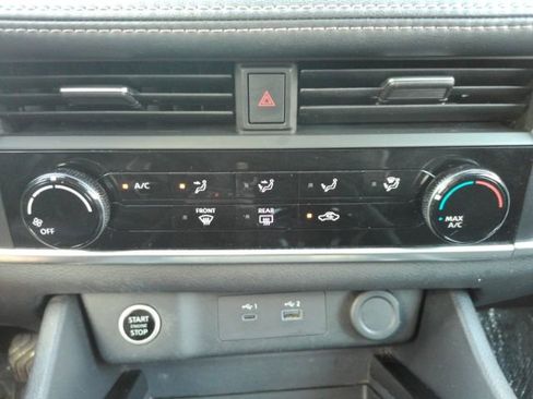 Used 2023 Nissan Rogue S image 37