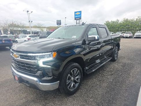 Used 2024 Chevrolet Silverado 1500 LT AWD/4WD image 6