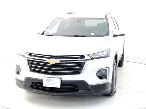 Used 2023 Chevrolet Traverse LT image 2