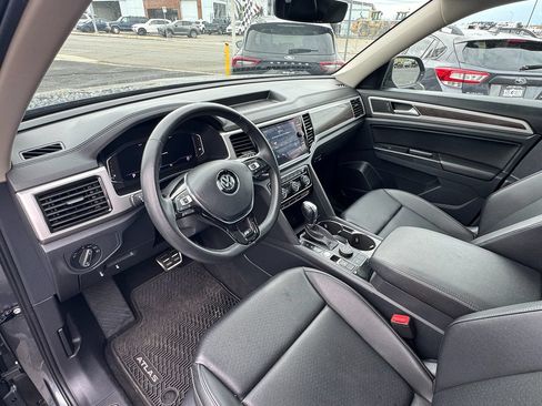 Used 2019 Volkswagen Atlas SEL R-Line AWD/4WD image 17