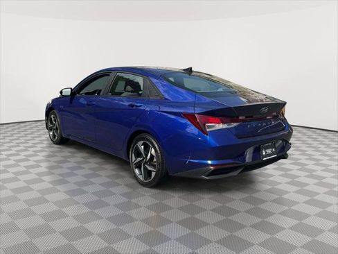 Used 2023 Hyundai Elantra SEL w/ Convenience Package FWD image 4