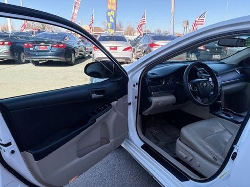 Used 2012 Toyota Camry L image 22
