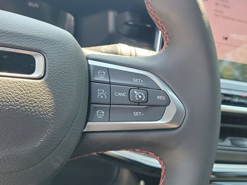 Used 2026 Jeep Compass Trailhawk w/ Sun, Sound & Navigation Group AWD/4WD image 26