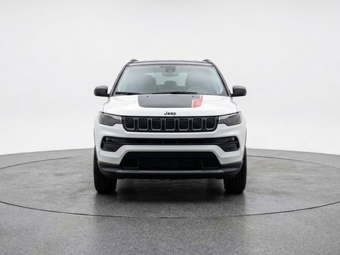 Used 2025 Jeep Compass Trailhawk AWD/4WD image 2