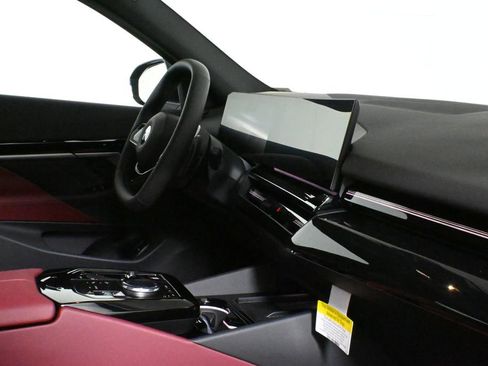 Used 2026 BMW 530i xDrive w/ Premium Package image 32