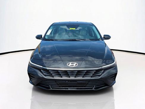New 2026 Hyundai Elantra Limited FWD image 3