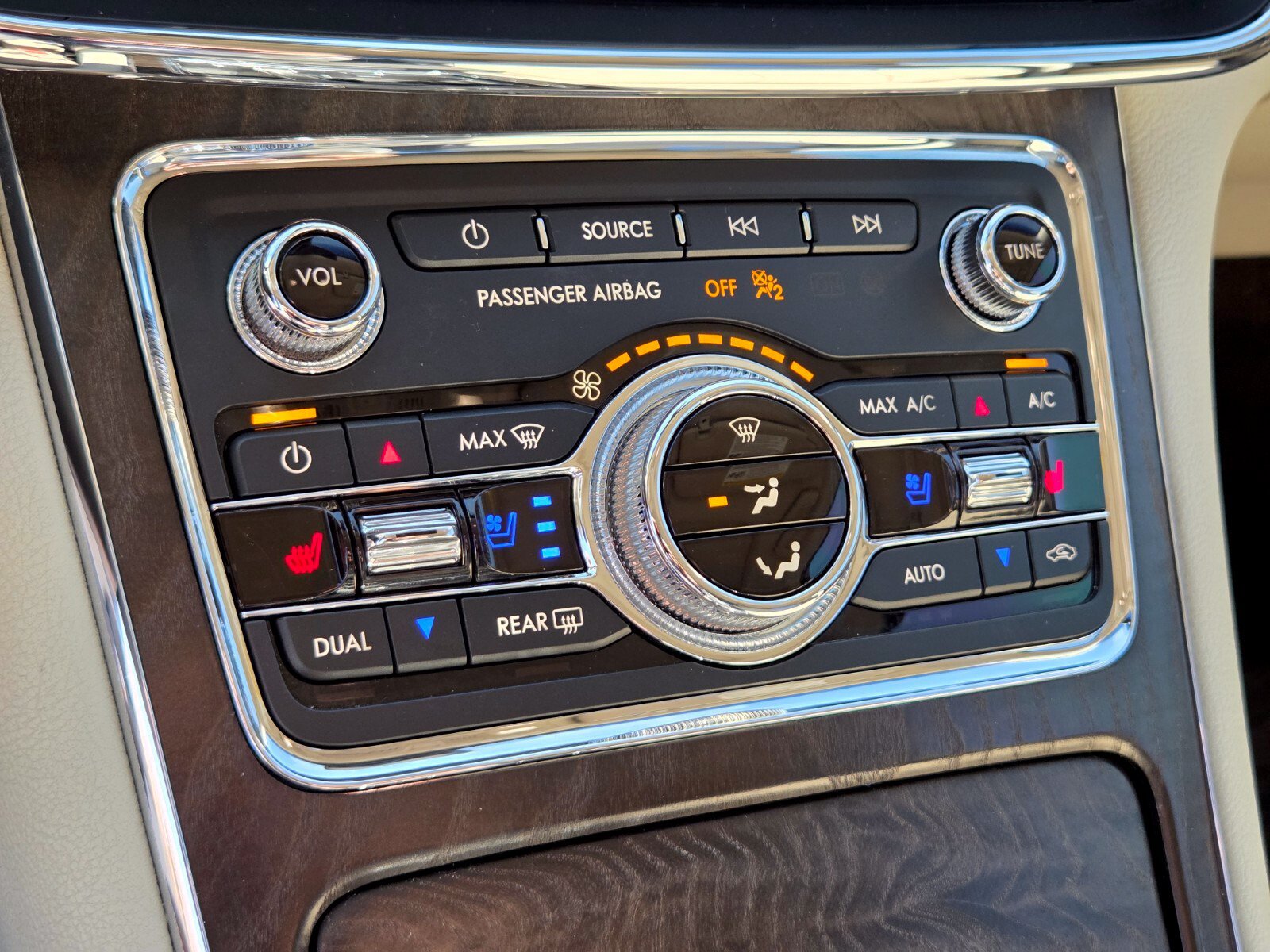 Used 2017 Lincoln Continental Select FWD image 24