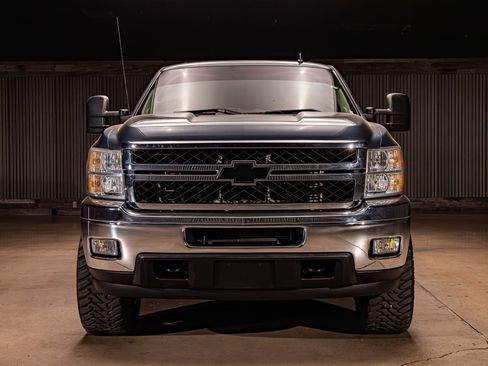 Used 2014 Chevrolet Silverado 2500 LT w/ Interior Plus Package image 2