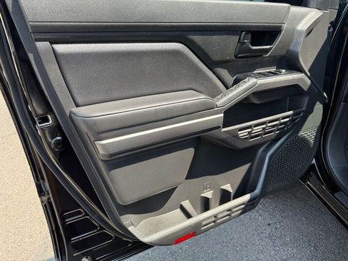 Used 2025 Toyota Tacoma SR5 AWD/4WD image 8