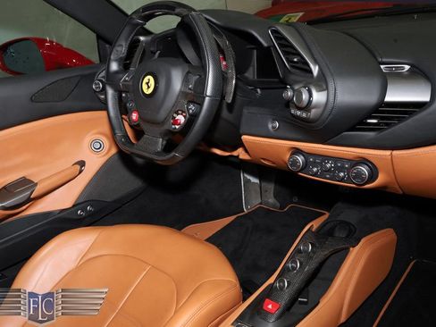 Used 2018 Ferrari 488 GTB RWD image 21