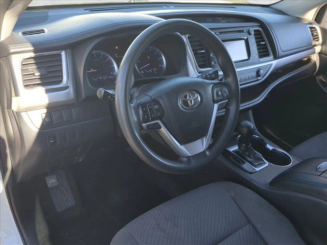 Used 2018 Toyota Highlander LE w/ Carpet Mat Package (TMS) FWD image 10