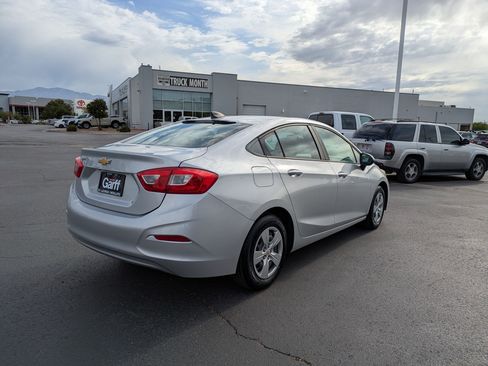 Used 2017 Chevrolet Cruze LS FWD image 3
