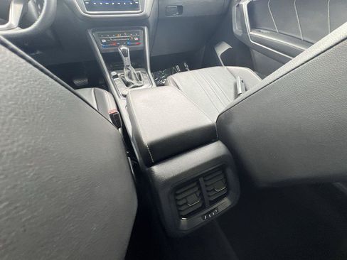 Used 2022 Volkswagen Tiguan SE w/ Panoramic Sunroof Package AWD/4WD image 20