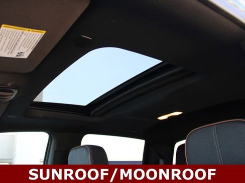 Used 2024 GMC Canyon AT4 w/ AT4 Premium Package image 8