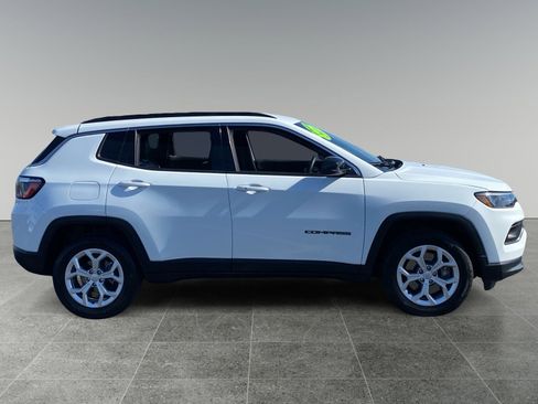 Used 2024 Jeep Compass Latitude image 6